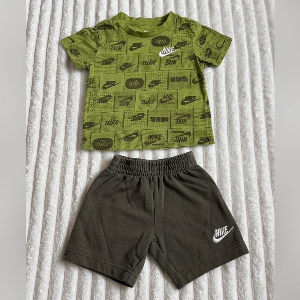 Nike Kids Matching Set in Green
